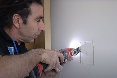 Routing the hose behind the plasterboard Routing the hose behind the plasterboard